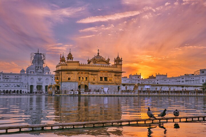 Serenity and Splendor: Golden Temple's timeless beauty!
