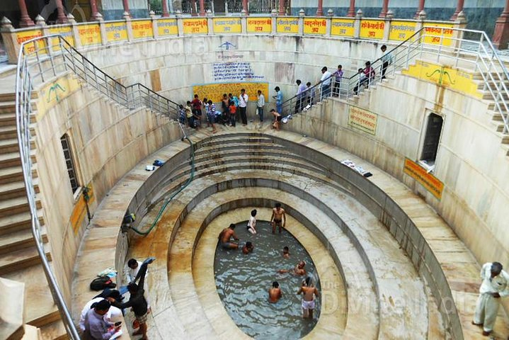 An Evening Aarti at Khatoo Shyam Temple in Agra with Dinner - Photo 1 of 5