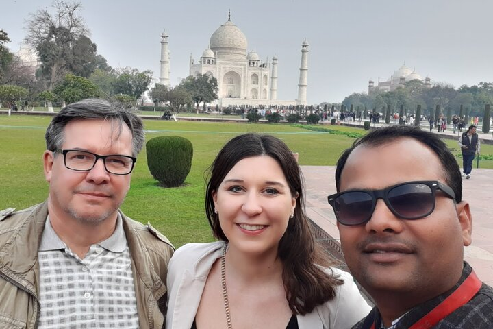 Approved Tour Guide Available In Agra. - Photo 1 of 7