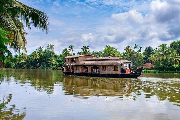 Backwaters Bliss: Cochin to Alleppey Escape - Photo 1 of 13