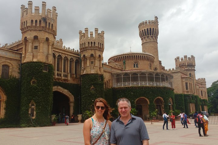 Bengaluru Palace has strong influences of colonial art and architecture.