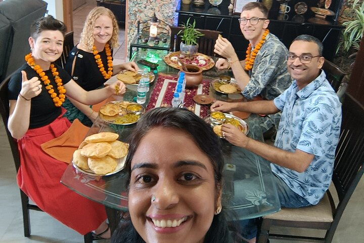 AI Tour - Cook, Talk, Dine & more with locals at their Delhi Home - Photo 1 of 16