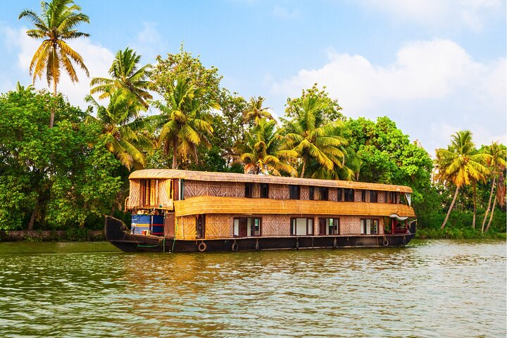 Day Trip to Alleppey with backwater Experiences (Guided Full Day City Tour) - Photo 1 of 13