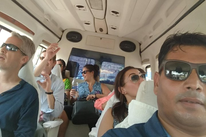 Group ride to the Taj mahal from Delhi