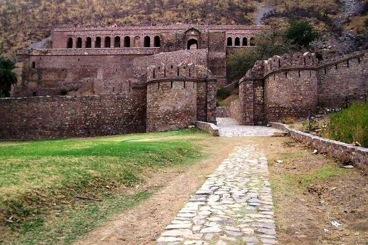 Most haunted fort of India-Bhangarh