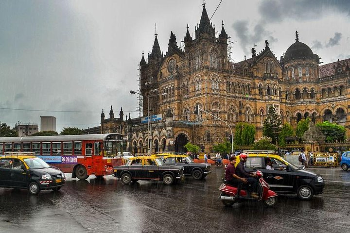 Experience the Monsoon in Mumbai in Private Vehicle - Photo 1 of 6