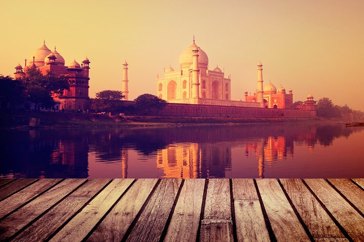 From Delhi: Overnight Taj Mahal Sunrise and Sunset Tour in New