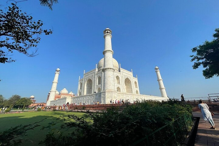 From Delhi: Private Taj Mahal Luxury Tour By Mercedes/BMW/AUDI - Photo 1 of 17