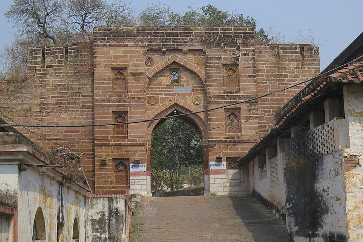 From Varanasi: Day tour to Chunar fort and Siddhnath Falls - Photo 1 of 7
