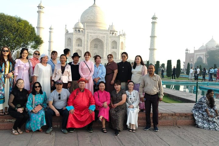 Book Govt Approved Tour Guide for Taj Mahal & Agra fort - Photo 1 of 22