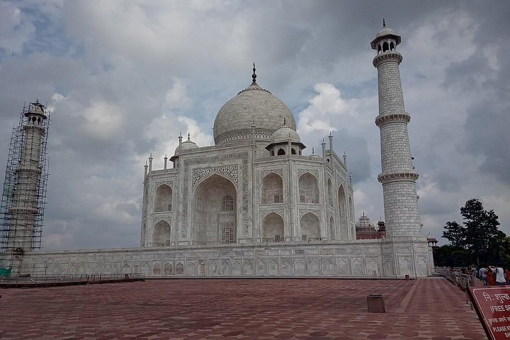 Full Day Taj Mahal And Agra city tour From Bangalore Via Delhi. - Photo 1 of 4