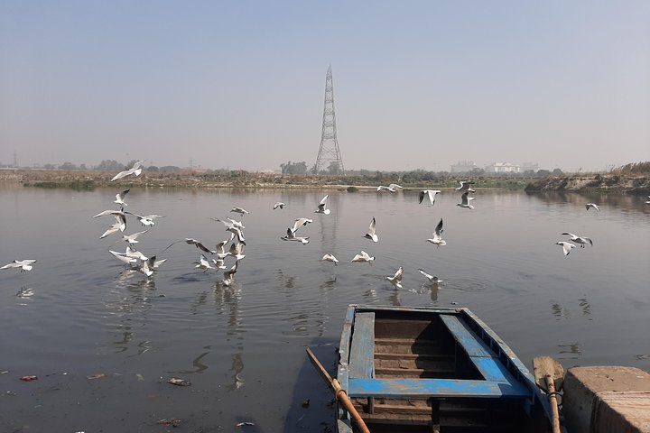 Ghats of River Yamuna and Old Delhi temples - Photo 1 of 7
