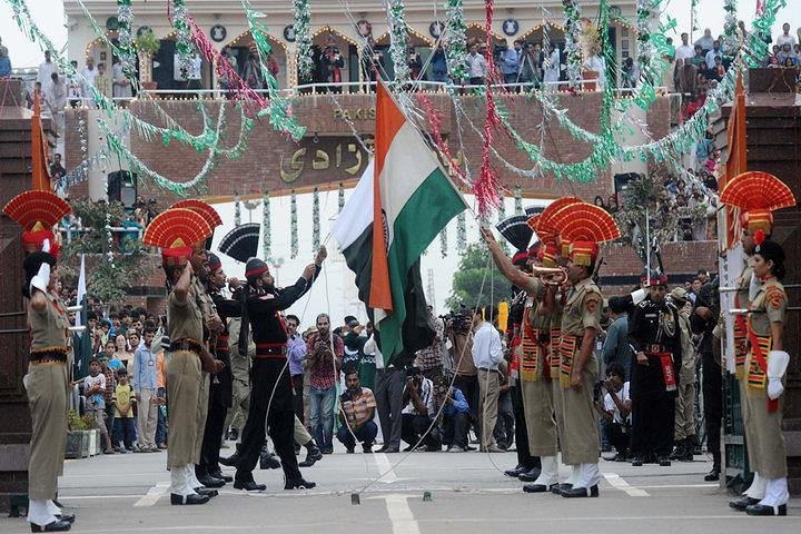 India - Pakistan border .