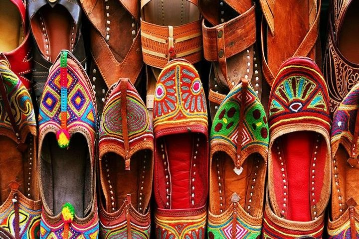 JAIPURâS COLORFUL BAZAARS
