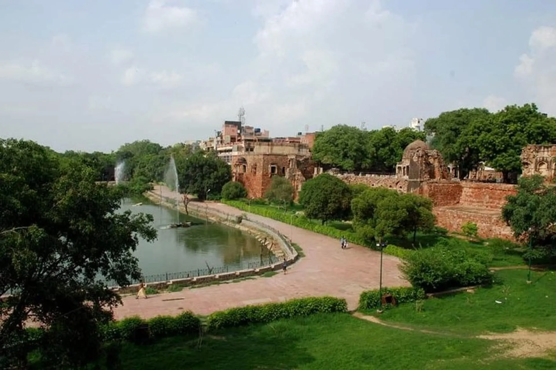 Top 10 Places to Explore in Delhi by Rental Bike This Summer