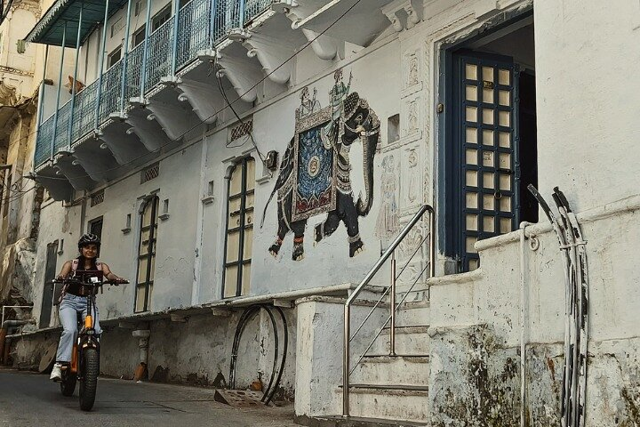 E-biking around Lal Ghat in the old city