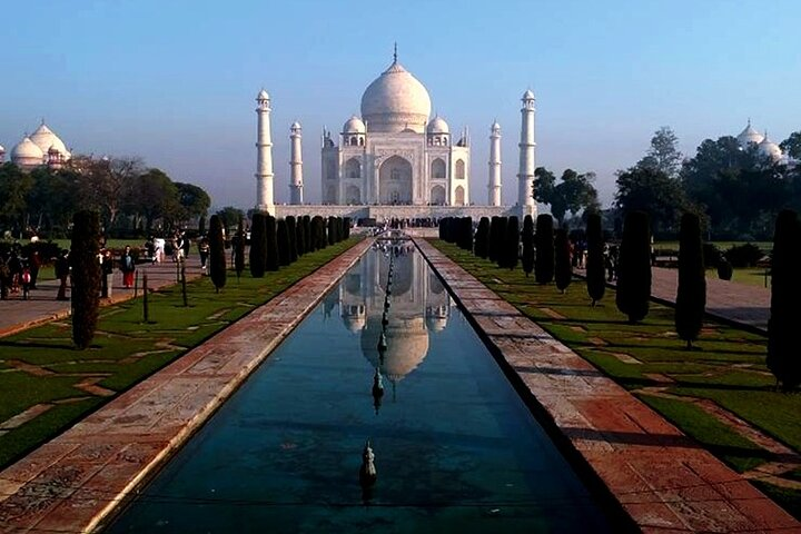 Hyderabad Agra Day Trip with Return Flights & lunch at 5* hotel