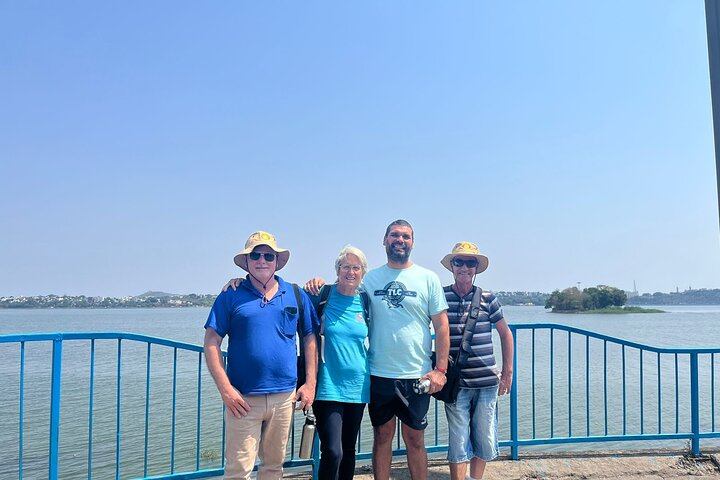 Incredible Wildlife Safari - Photo 1 of 12