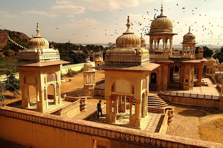 Jaipur Gems: Discovering the Treasures of the Pink City - Photo 1 of 14