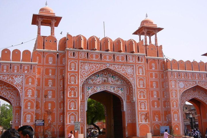 The Imposing gateway to Pink city