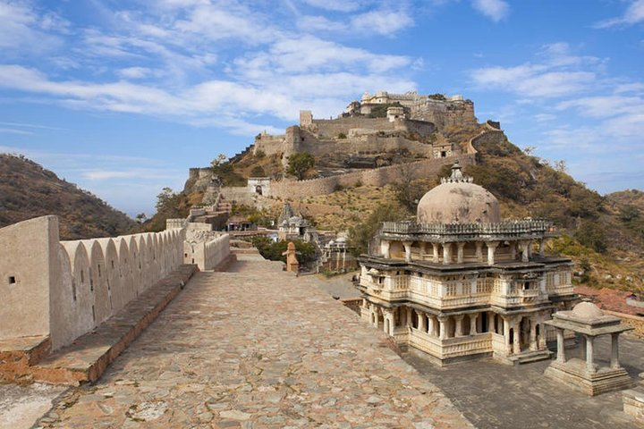 Jodhpur To Udaipur Via Jain Temple & Kumbhalgarh Fort One Way Transfer - Photo 1 of 6