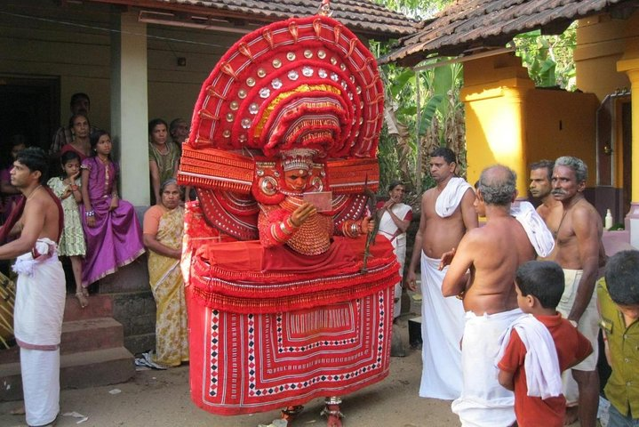 Kerala Theyyam Ritual Dance From Kannur - Photo 1 of 7