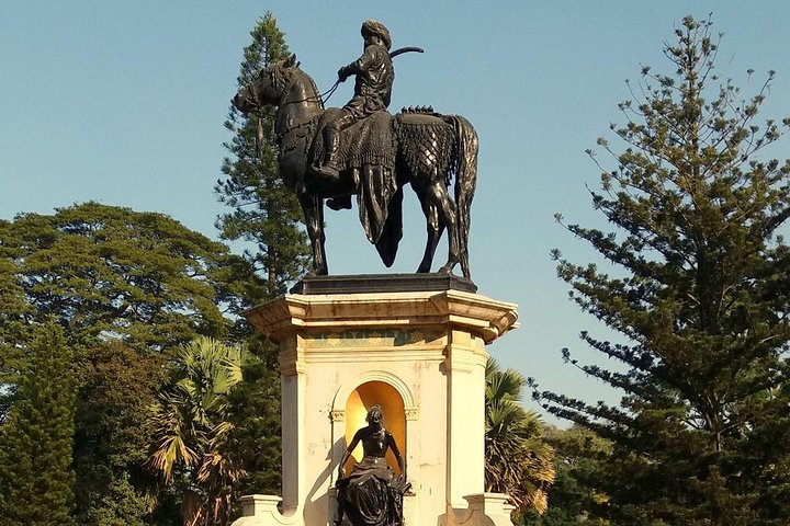Lalbagh statue