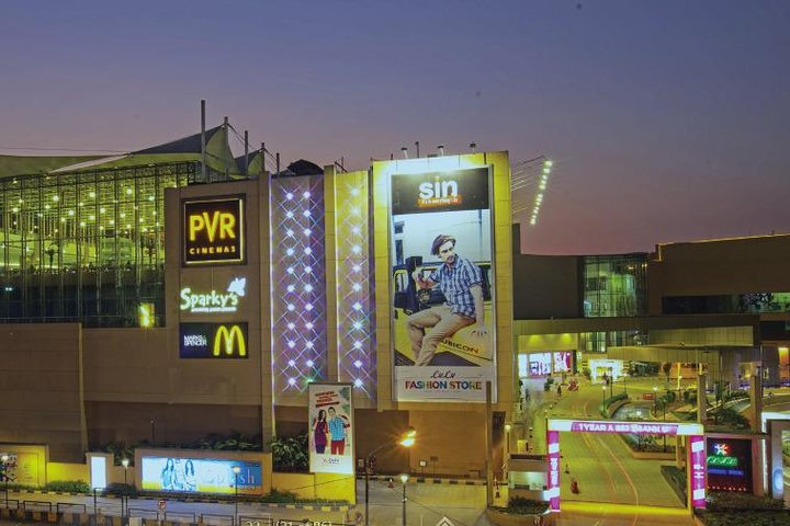 Lulu Mall & City Tour - Photo 1 of 8