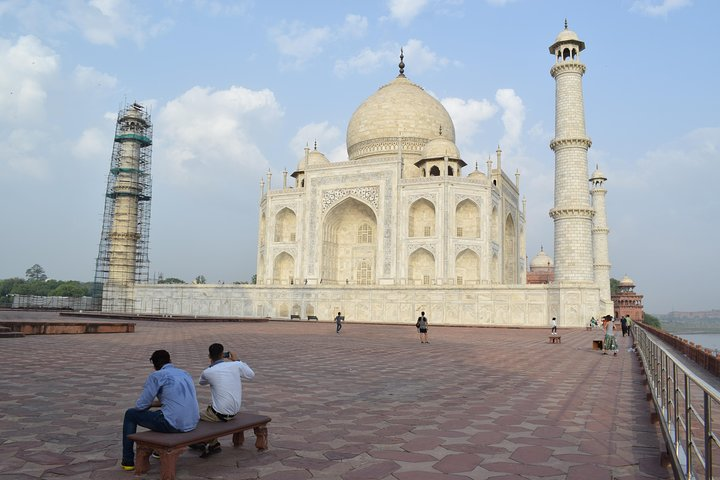 Luxury Sunrise Taj Mahal Tour from Delhi By Car. - Photo 1 of 6