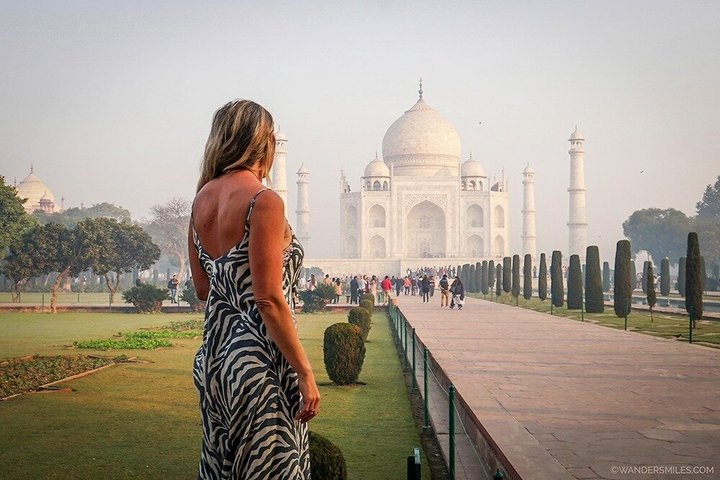 Guided Taj Mahal Tour from Delhi By Car -All inclusive - Photo 1 of 5