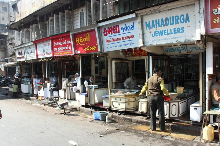 Market Exploration in Mumbai - Photo 1 of 3