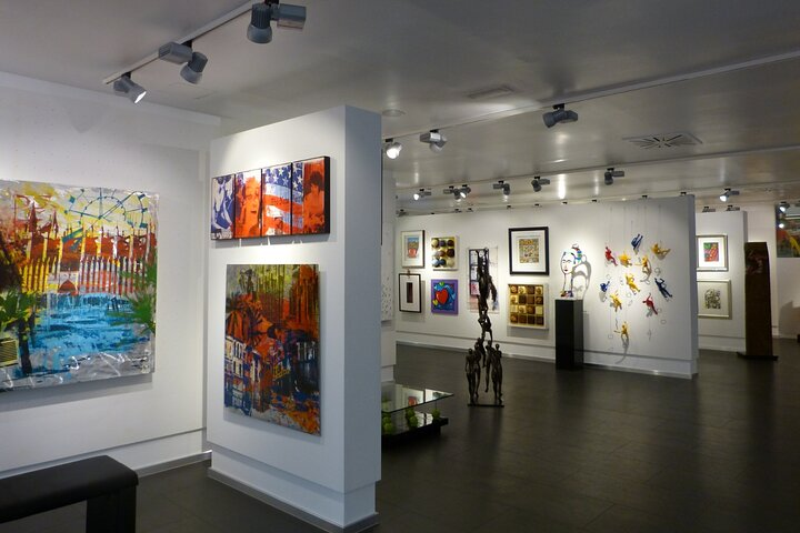 Mumbai Colaba Art galleries walking Tour  - Photo 1 of 7