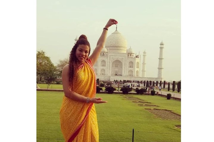A beautiful lady at Taj Mahal