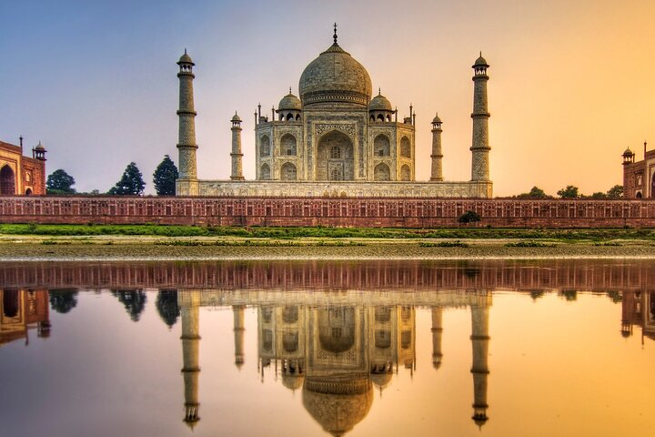 Visit Taj Mahal Agra Fort, Baby Taj & more in AC Disposal vehicle - Photo 1 of 6
