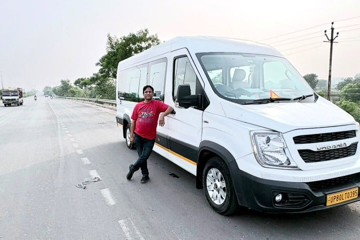 Same-Day Taj Mahal Group Tour From Delhi by Luxury Tempo Traveler - Photo 1 of 16