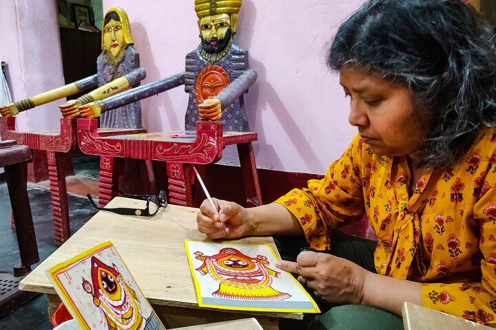 Pattachitra Workshop at Dandasahi by Awarded Artist with KalaKart - Photo 1 of 9