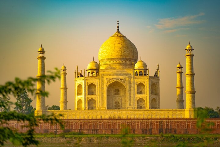 Private Agra Taj Mahal Overnight Tour - Taj Mahal Sunrise/Sunset - Photo 1 of 10