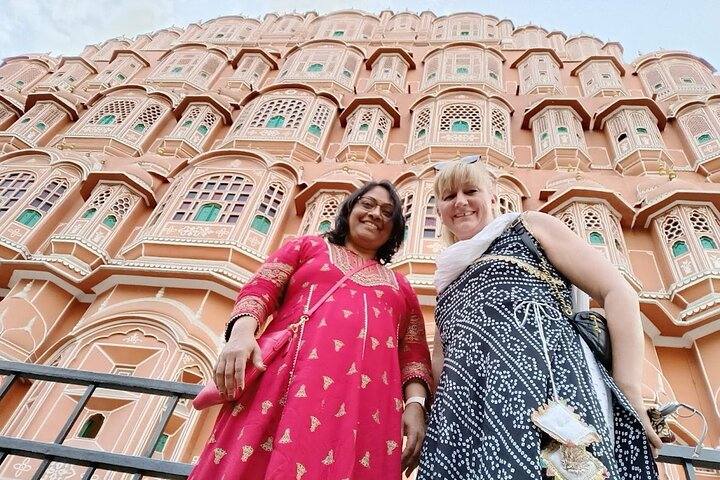 Hawa Mahal – Iconic Jaipur Landmark
Strike a perfect photo pose at Jaipur’s famous Hawa Mahal, a must-see gem of Rajasthan’s royal heritage.