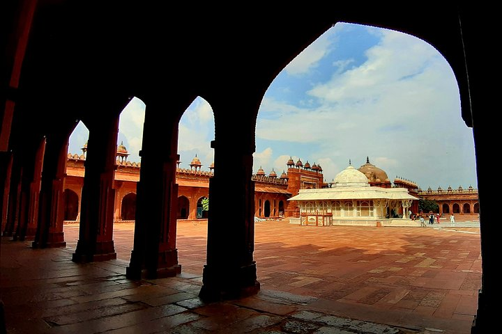 Shrine of Sufi Saint, it was he who had forcast the birth of a wordly heir, Prince Salim.