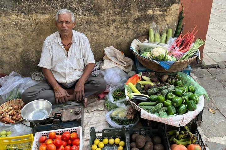 PRIVATE Mumbai Market Tour & Vegetarian Cooking Class with Shilpa - Photo 1 of 7
