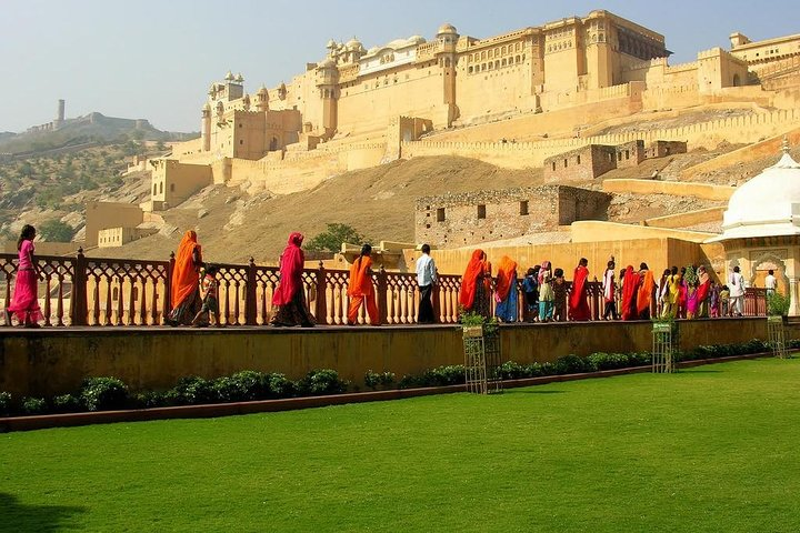 Private One Way Transfer From Mount Abu To Jaipur in AC Vehicle - Photo 1 of 7