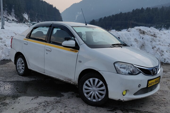 Private Round-trip Transfer from Srinagar to Gulmarg - Photo 1 of 5