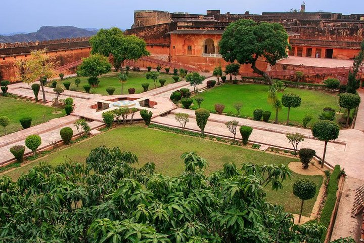 Private Jaipur City Tour from Delhi by Car