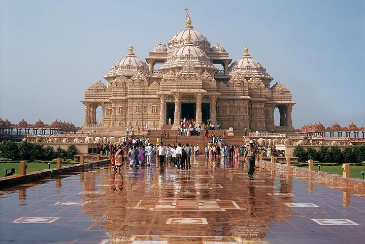 Private Tour: Akshardham Temple and Spiritual Sites of South Delhi Including ISKCON Temple