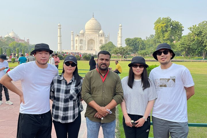 Private Sunrise Taj Mahal Tour From Delhi by Luxury Car - Photo 1 of 9