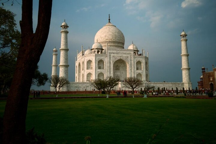 Private Sunrise Taj Mahal & Agra Tour from Delhi by Luxury Car - Photo 1 of 18