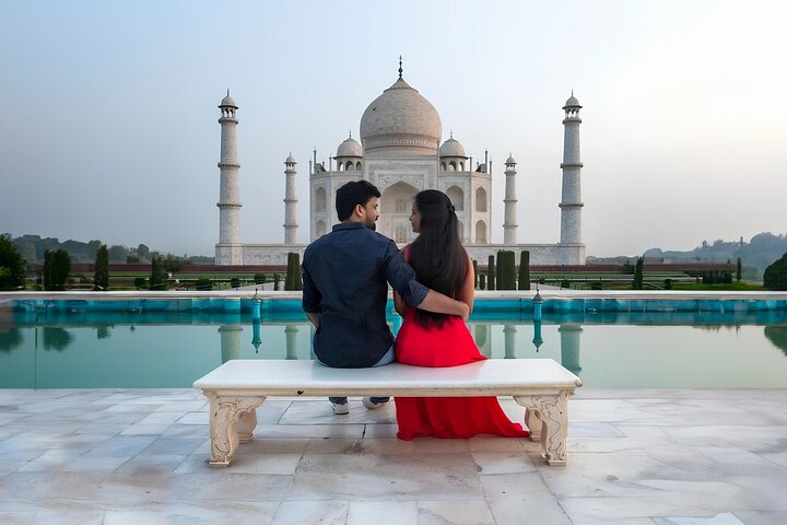 Couples At Taj Mahal