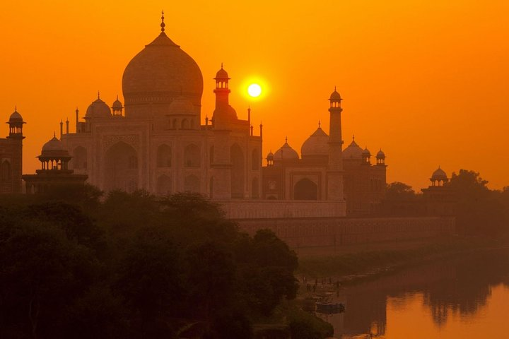 Private Sunrise Taj Mahal & Agra Fort from from Delhi