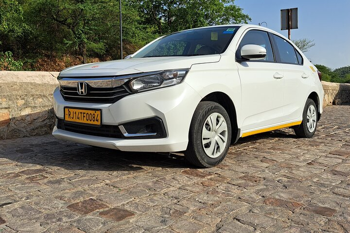 Jaipur to Agra Hotel One-Way Private Chauffeur Service - Photo 1 of 12