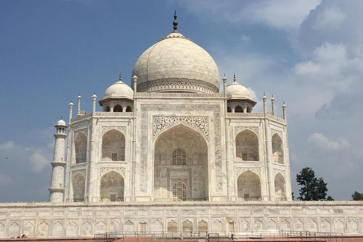 Agra TajMahal Tour by Gatiman Exp. Train - Photo 1 of 5